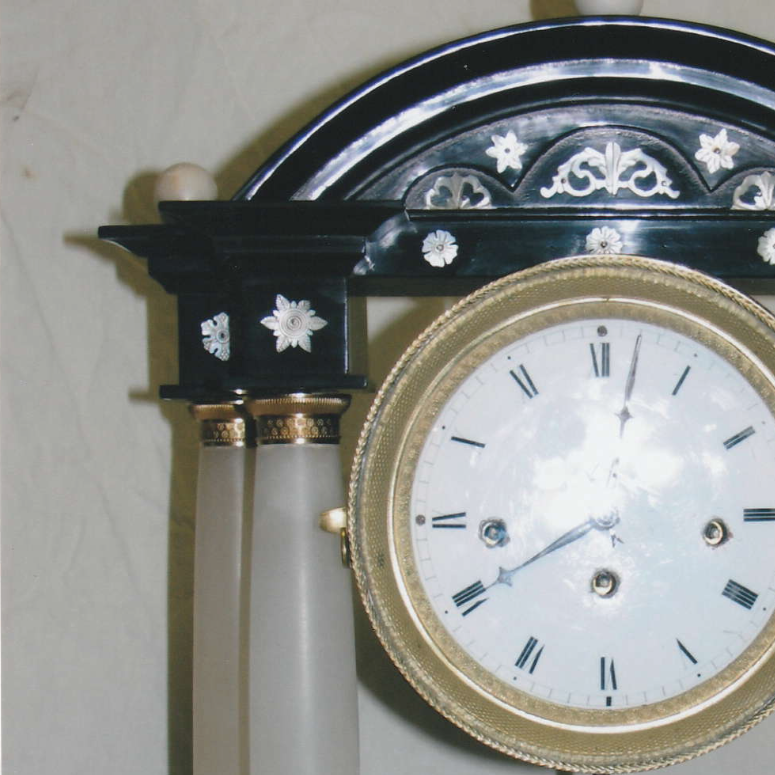 Stolní sloupkové hodiny – zámek Jemniště 1860 – 1880
